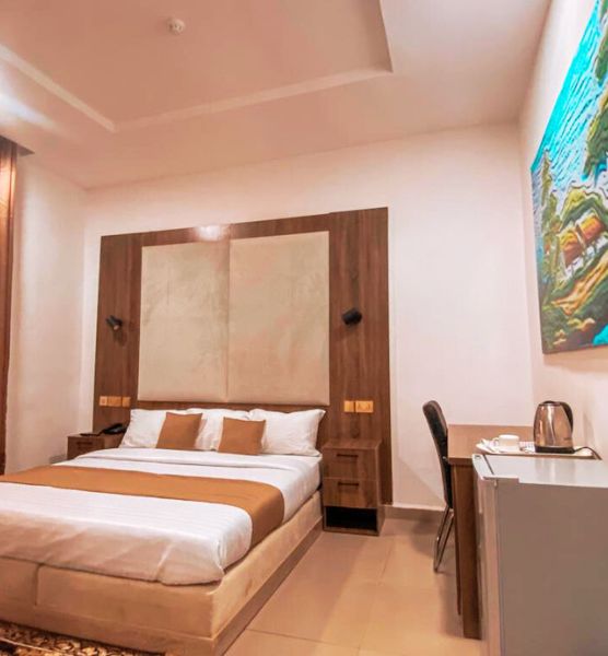lechateau2room1.jpg